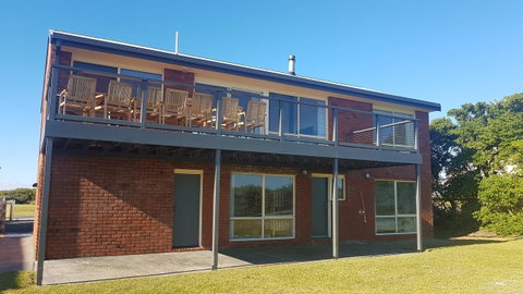 Sunsets On Martyrs Luxury Coastal Beach House Peterborough - Hotel QLD 24