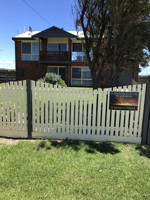 Sunsets On Martyrs Luxury Coastal Beach House Peterborough - Hotel QLD 20