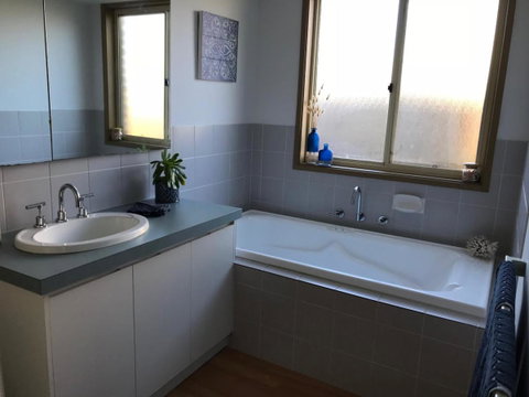 Sunsets On Martyrs Luxury Coastal Beach House Peterborough - Hotel QLD 17