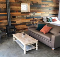 The Cottage - 58 Acre Farm Stay at Hanging Rock - Hotel QLD