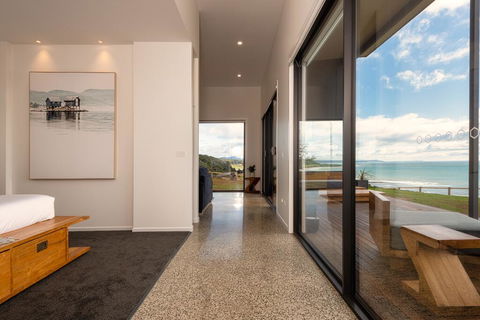 The Cove Tasmania - Hotel QLD 2