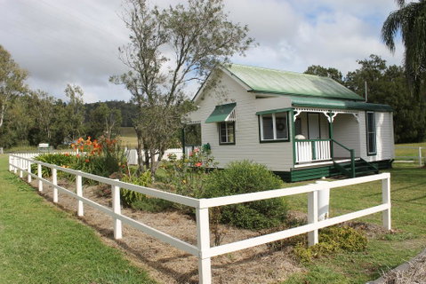 The Dollhouse Cottage - Hotel QLD 1