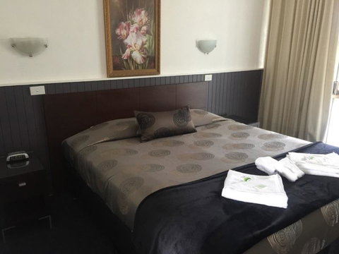 The Esplanade Motel - Hotel QLD 1