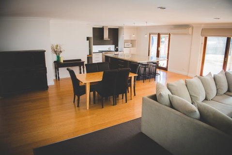 The Hicks - Hotel QLD 2