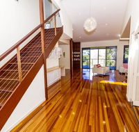 The Holiday House - Hotel QLD