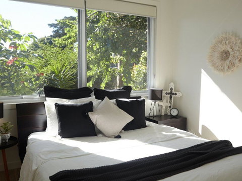 The Rays - Hotel QLD 1