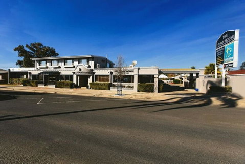 The Town House Motor Inn - Hotel QLD 0