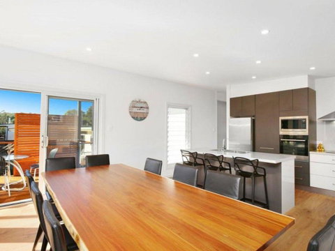 The Wharf House - Budgewoi - Hotel QLD 0