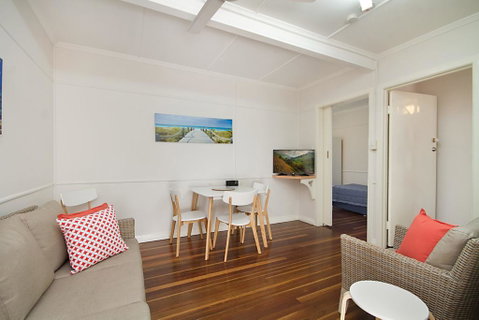Tondio Terrace Flat 5 - Pet Friendly, Ground Floor Budget Style Accommodation - Hotel QLD 1