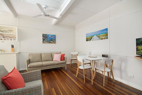 Tondio Terrace Flat 5 - Pet Friendly, Ground Floor Budget Style Accommodation - Hotel QLD 0