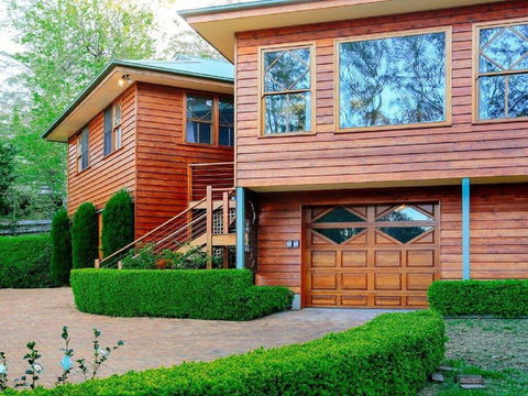 Treetops - Elegant, Inviting, Designer, Cedar Home - Hotel QLD 2
