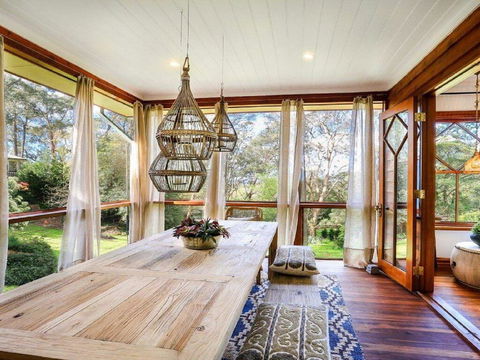 Treetops - Elegant, Inviting, Designer, Cedar Home - Hotel QLD 1