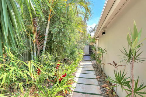 Tropical Oasis - Hotel QLD 2