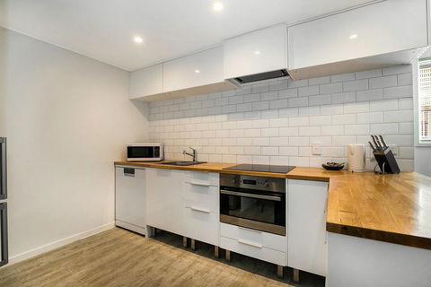 Tropical Townhouse With Two Courtyards And Pool - Hotel QLD 3