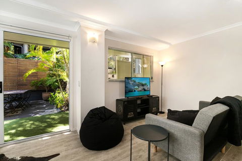 Tropical Townhouse With Two Courtyards And Pool - Hotel QLD 0