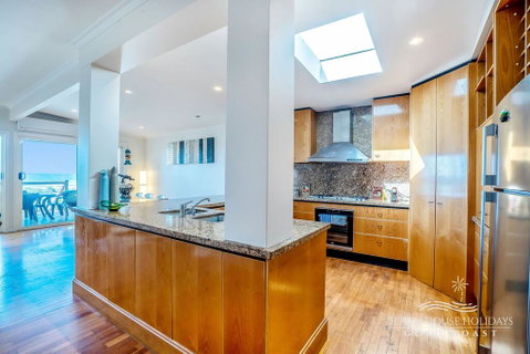 True Beachfront Beach House - Hotel QLD 3