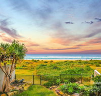 True Beachfront Beach House - Hotel QLD