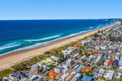 True Beachfront Beach House - Hotel QLD 2