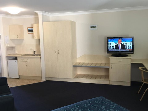 Tuckerbox Motor Inn - Hotel QLD 2