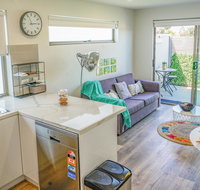 U201 Brunswick Living Brand New Deluxe Balcony Upper Floor Apartment close to Airport and CBD - Hotel QLD