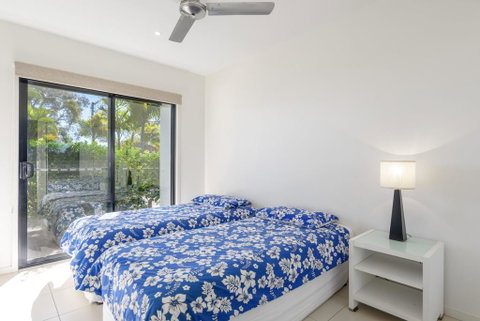 Unit 5 Rainbow Surf - Modern, Double Storey Townhouse With Large Shared Pool, Close To Beach And Shop - Hotel QLD 3