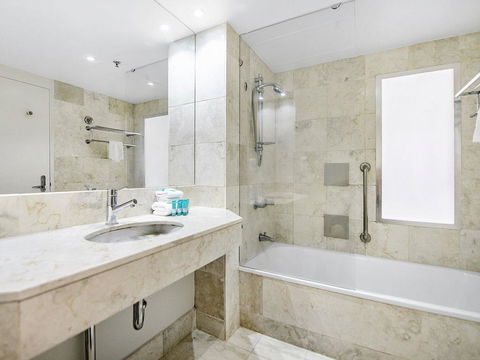 View - In Heart Of Surfers Paradise - Hotel QLD 2