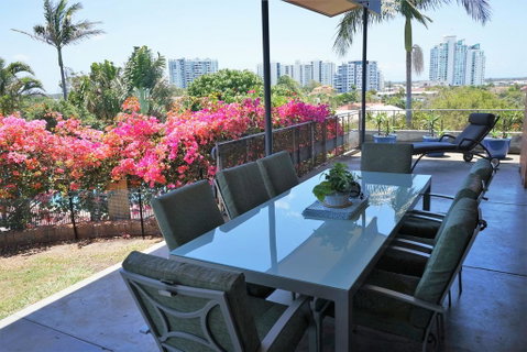 Villa With Views & Pool - Hotel QLD 2