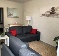 Walk to Lamberts Beach with Wi-fi and Netflix - Hotel QLD