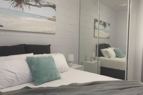 Walk To Lamberts Beach With Wi-fi And Netflix - Hotel QLD 1