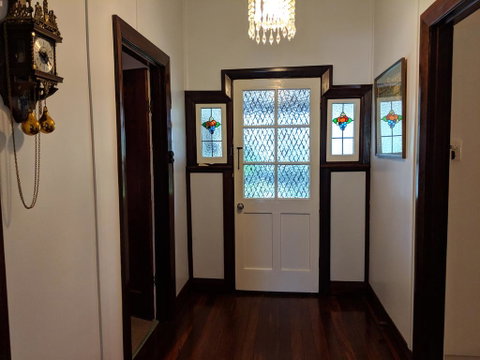 Walnut Cottage - 2 Bedroom Pet Friendly Country Cottage - Hotel QLD 2