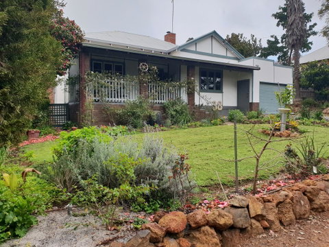 Walnut Cottage - 2 Bedroom Pet Friendly Country Cottage - Hotel QLD 0