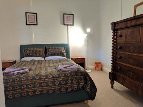Walnut Cottage - 2 Bedroom Pet Friendly Country Cottage - Hotel QLD 1