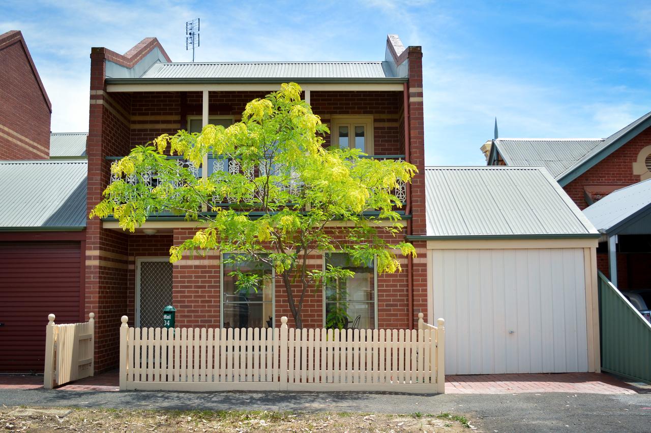 Quarry Hill VIC Hotel QLD