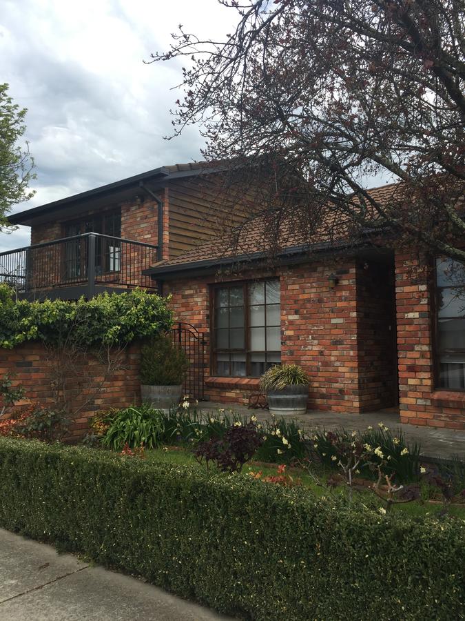 Armstrong VIC Hotel QLD