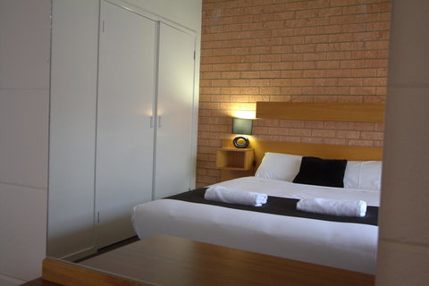 Blue Whale Motor Inn & Apartments - Hotel QLD 24