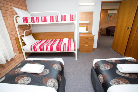 Blue Whale Motor Inn & Apartments - Hotel QLD 14