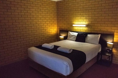 Blue Whale Motor Inn & Apartments - Hotel QLD 10