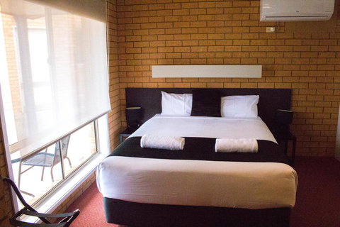 Blue Whale Motor Inn & Apartments - Hotel QLD 4