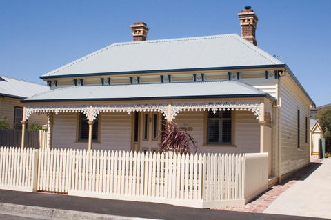 Sabina On Little Myers - Hotel QLD 6
