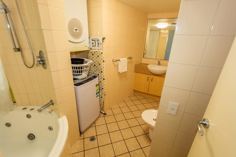 Grand Palais Boolarong Beachside Apartments - Hotel QLD 12