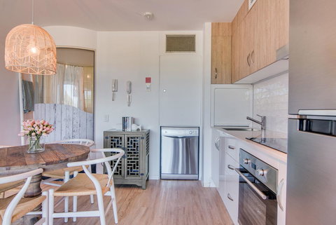 Grand Palais Boolarong Beachside Apartments - Hotel QLD 6