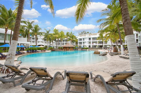 Palm Cove Paradise - Couples Spa Beach Getaway - Hotel QLD 15