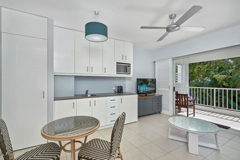 Palm Cove Paradise - Couples Spa Beach Getaway - Hotel QLD 9