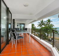 Roydon Beachfront Apartments - Hotel QLD