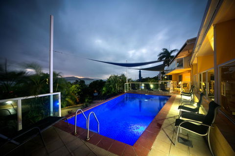 Sunlit Waters Studio Apartments - Hotel QLD 2