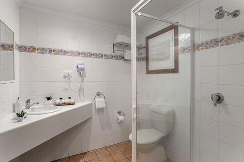 Sunlit Waters Studio Apartments - Hotel QLD 11