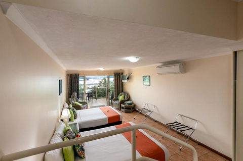 Sunlit Waters Studio Apartments - Hotel QLD 24