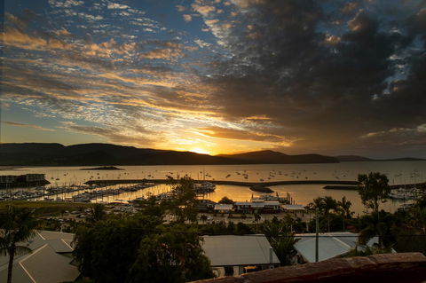 Sunlit Waters Studio Apartments - Hotel QLD 17