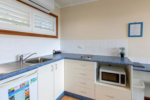 Sunlit Waters Studio Apartments - Hotel QLD 12