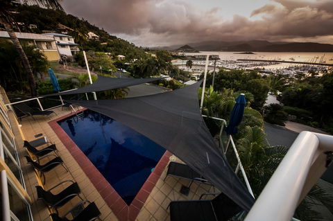 Sunlit Waters Studio Apartments - Hotel QLD 3